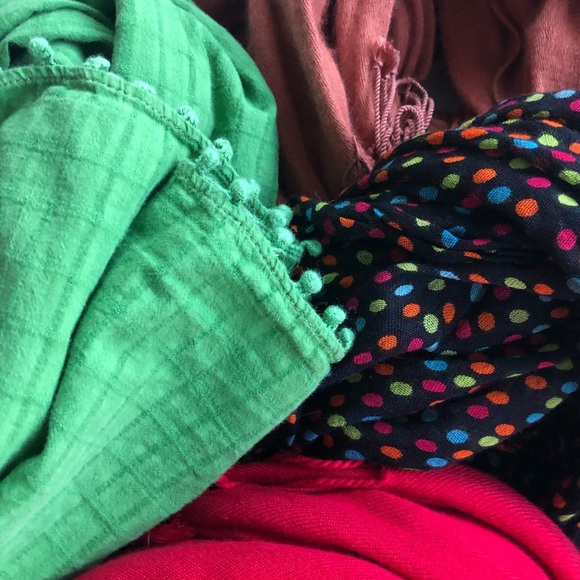 Womens bundle of 4 colorful fun scarves - Picture 4 of 7